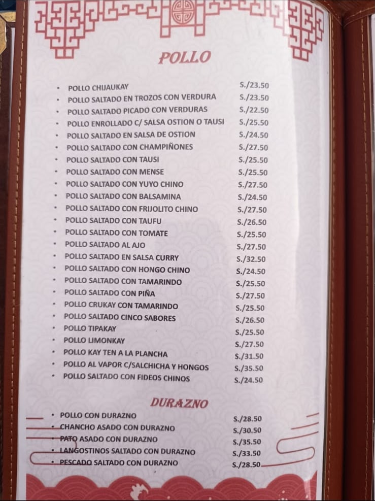 Pollo, y los platos con durazno